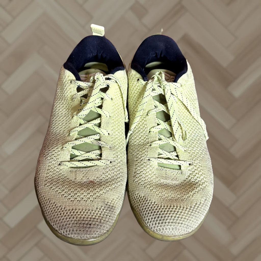 Nike Nike Kobe 11 Elite Low Ghost of Christmas Past Sneaker Men 10.5 Green 2016 Nike Kobe 11 Shoe" Size US 11 / EU 44 - 1 Thumbnail
