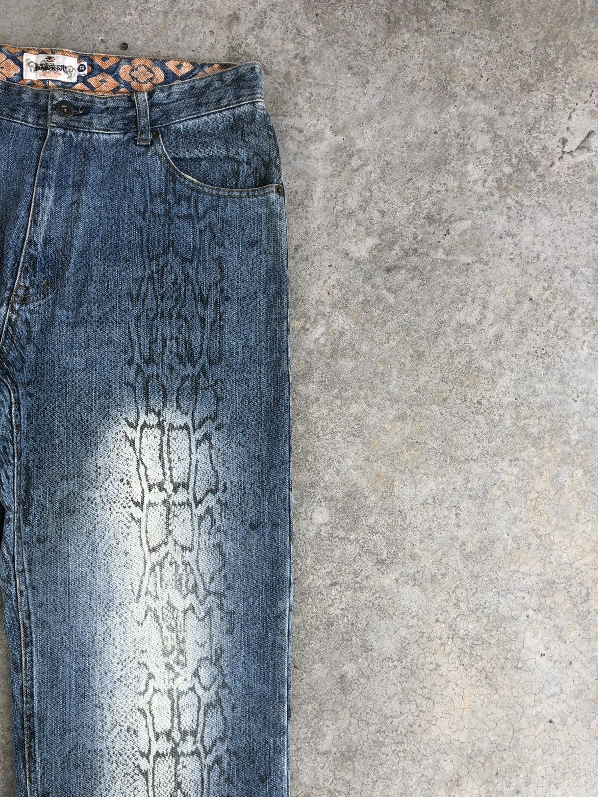 Karakuri Tamashii Karakuri Tamashii Embroidered Snake Skin Distressed Size US 32 / EU 48 - 5 Thumbnail