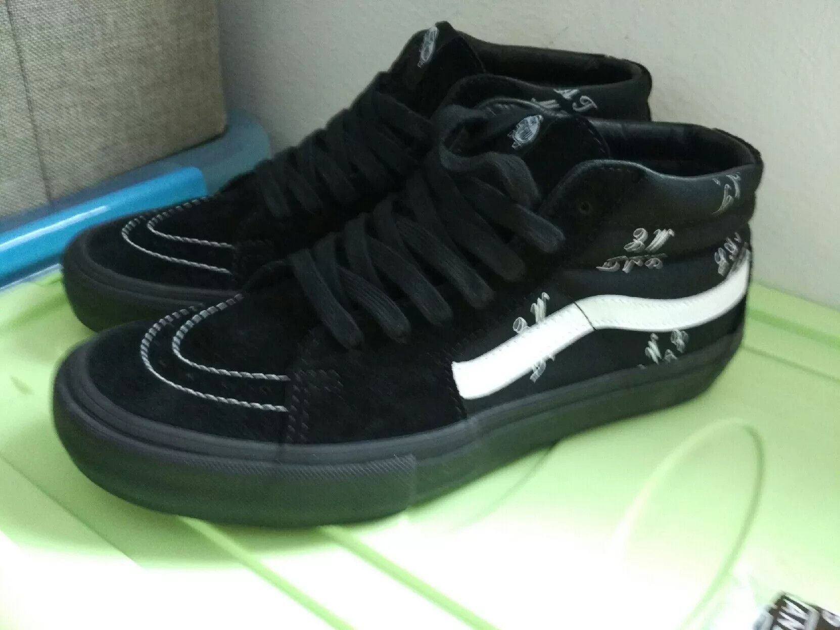 Vans Supreme Vans SK8-Mid Pro Size US 9 / EU 42 - 1 Thumbnail