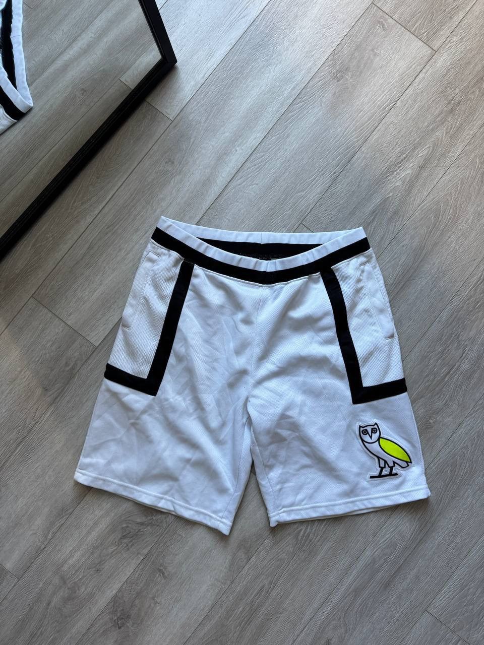 Drake × October's Very Own Octobers very own Drake OVO runner owl logo shorts SIZE L Size US 34 / EU 50 - 1 Thumbnail