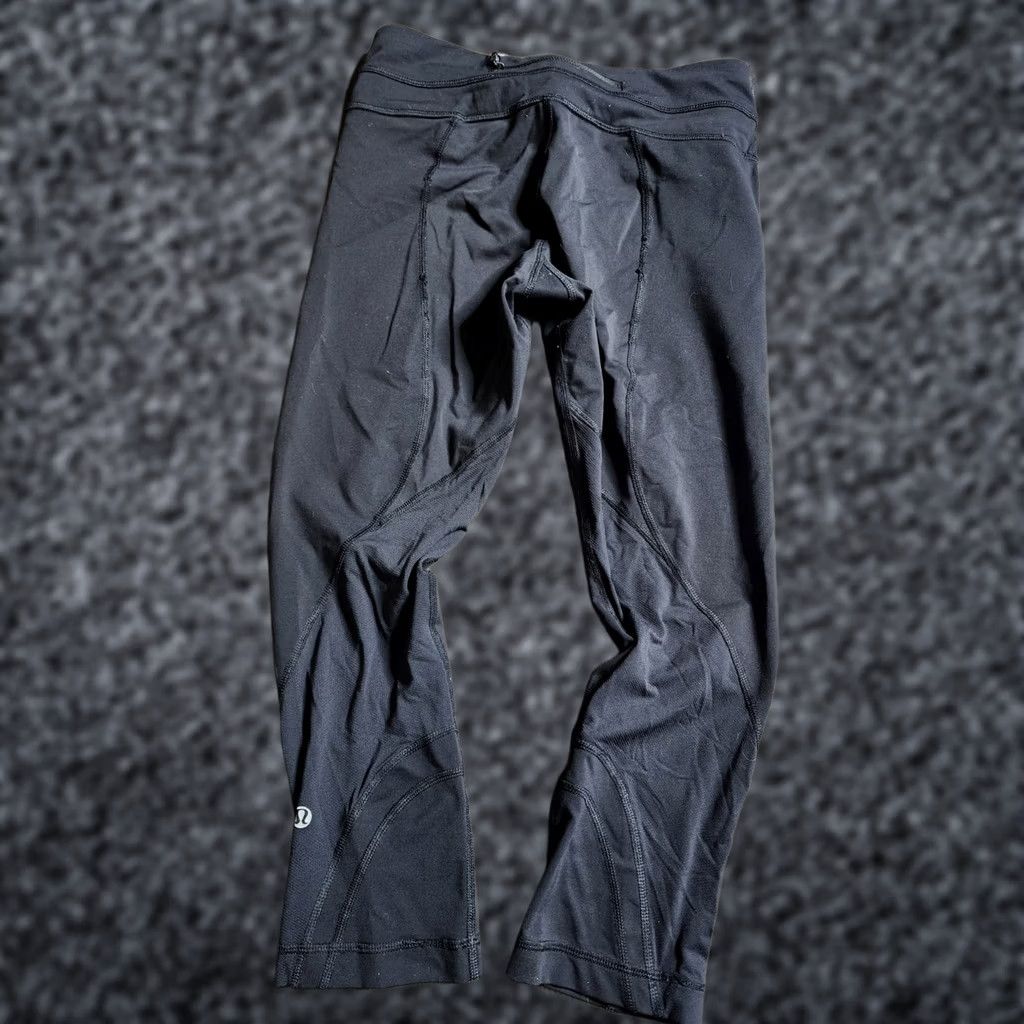 Lululemon Lululemon Crop Leggings Women's 6 Black Distressed Athletic Comfort Compression Easy Care Activewear Pants Size 28" / US 6 / IT 42 - 1 Thumbnail