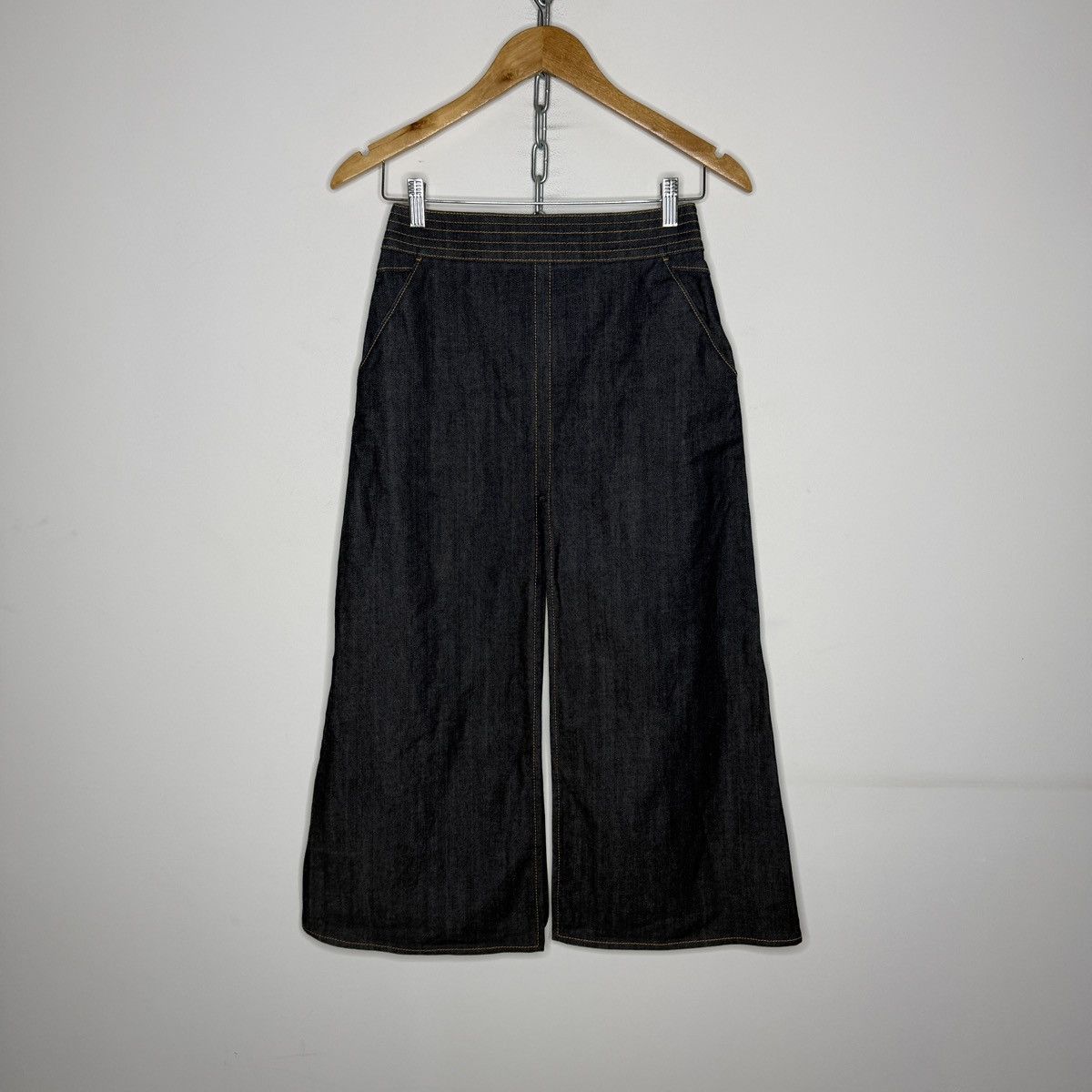 Louis Vuitton Louis Vuitton Navy Denim Skirt Size 26" / US 2 / IT 38 - 1 Thumbnail