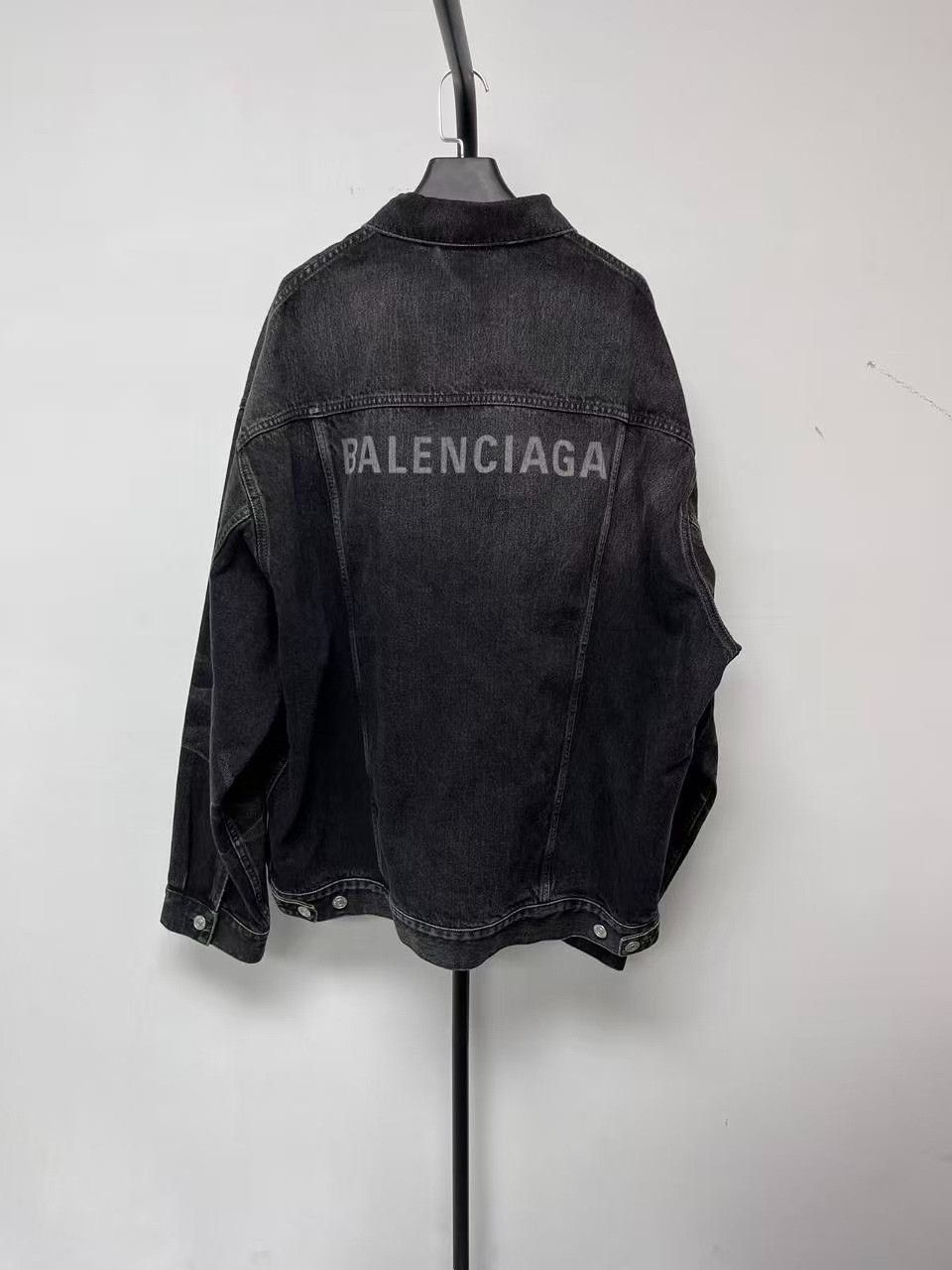Balenciaga Balenciaga Distressed Logo Collared Denim Jacket Men's Size US S / EU 44-46 / 1 - 1 Thumbnail
