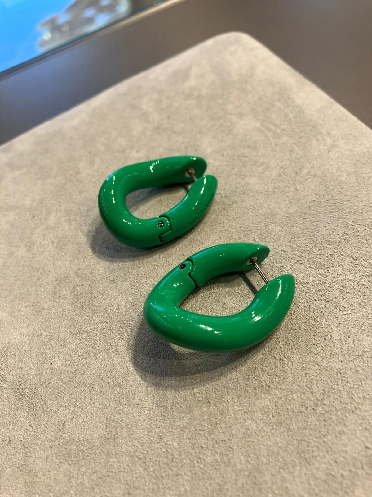 Balenciaga o1la1rc1a1024 Size: OS / Loop Earring in Green Size ONE SIZE - 1 Thumbnail