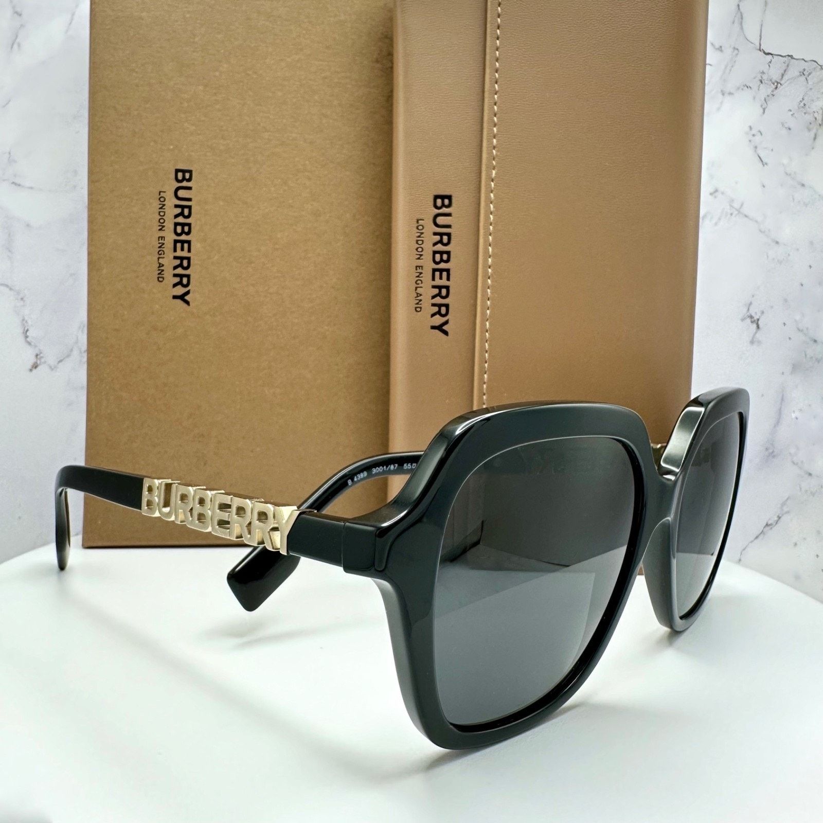 Burberry New Burberry Sunglasses Black Square Gold Metal BURBERRY Size ONE SIZE - 1 Thumbnail
