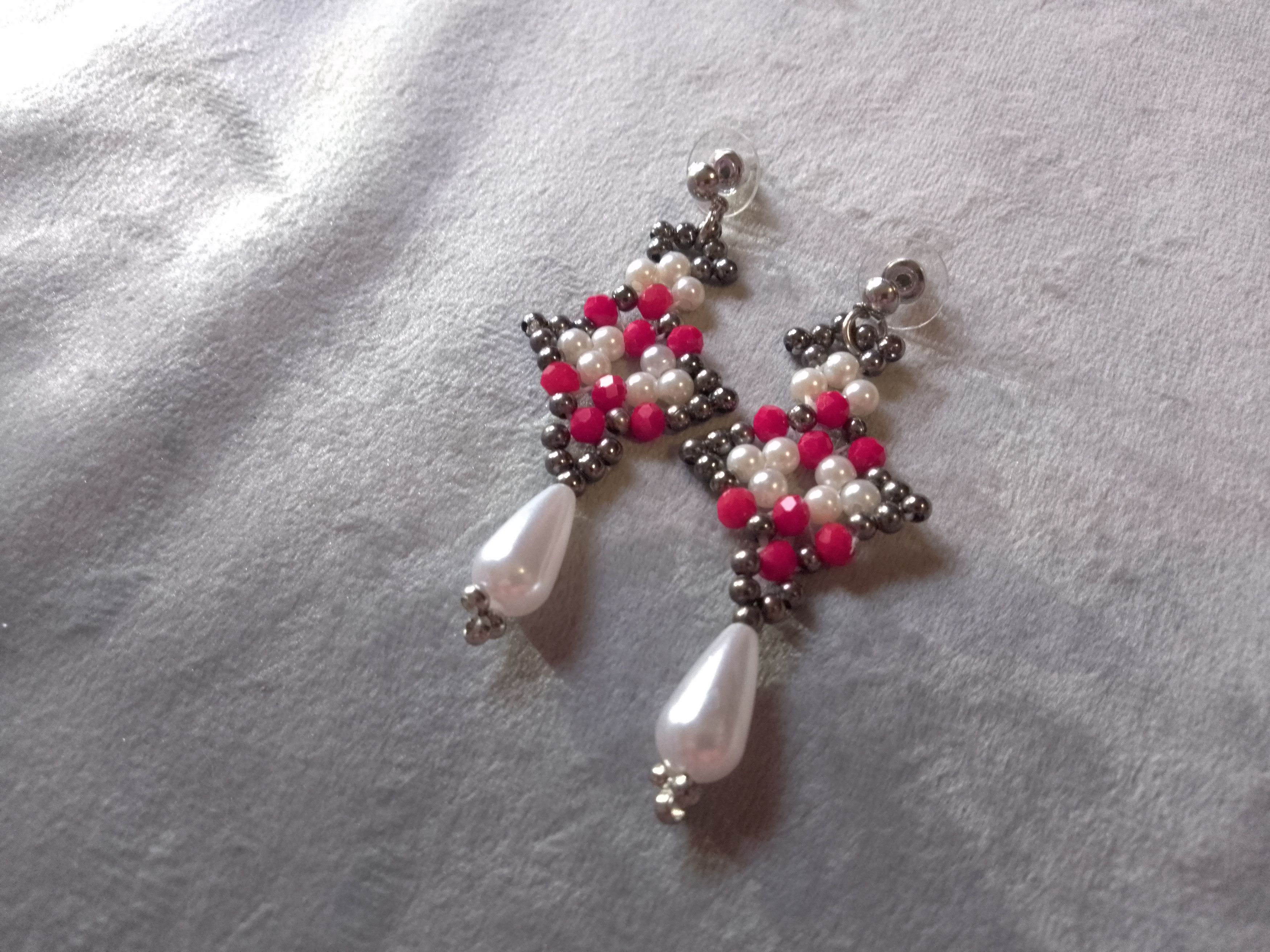 Handmade Bracelet and earrings. White pearls, red crystals. Size ONE SIZE - 6 Thumbnail