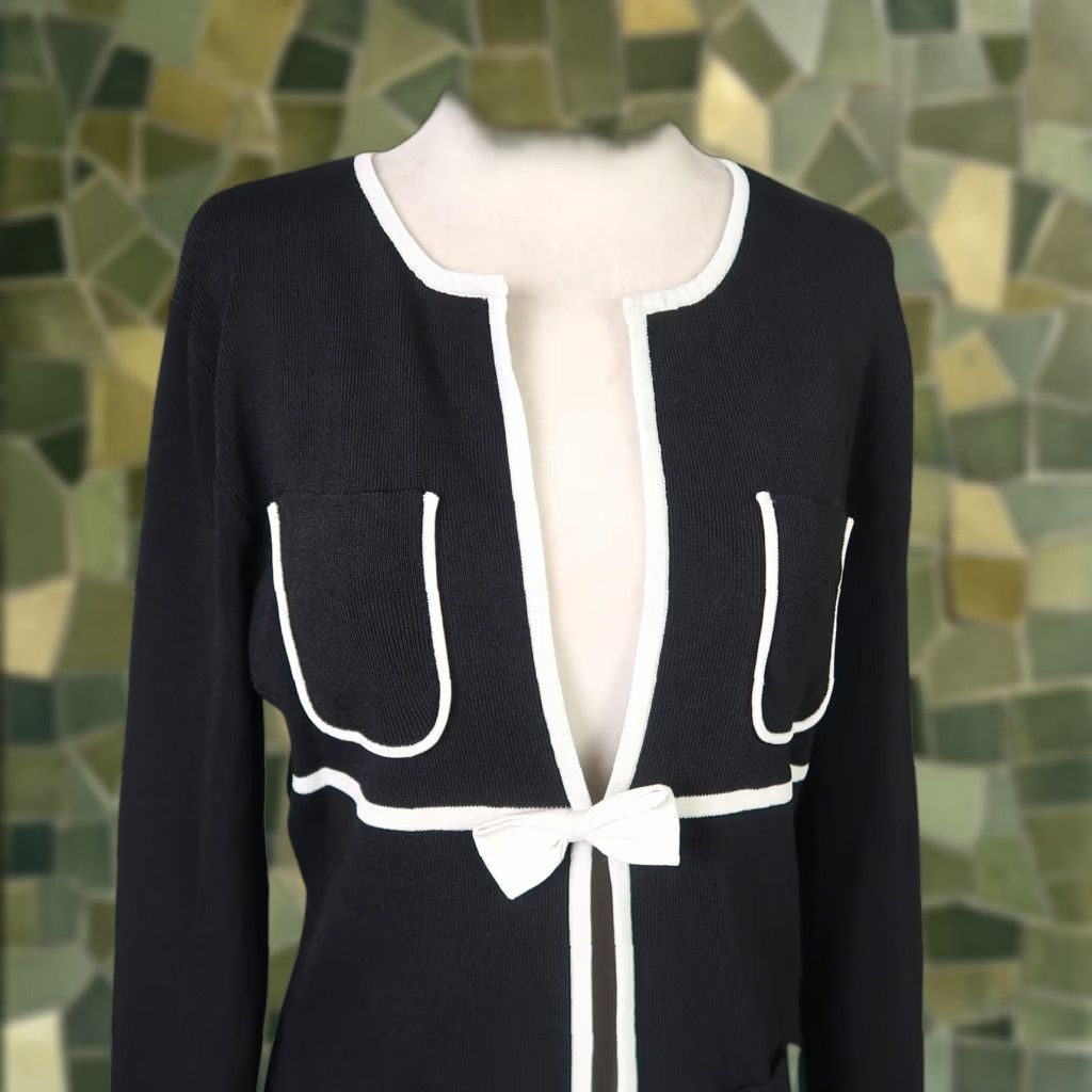 Bcbgmaxazria VINTAGE BCBGMAXAZRIA Cardigan Womens M Black White Trim Bow Knit Sweater 90s Size M / US 6-8 / IT 42-44 - 1 Thumbnail