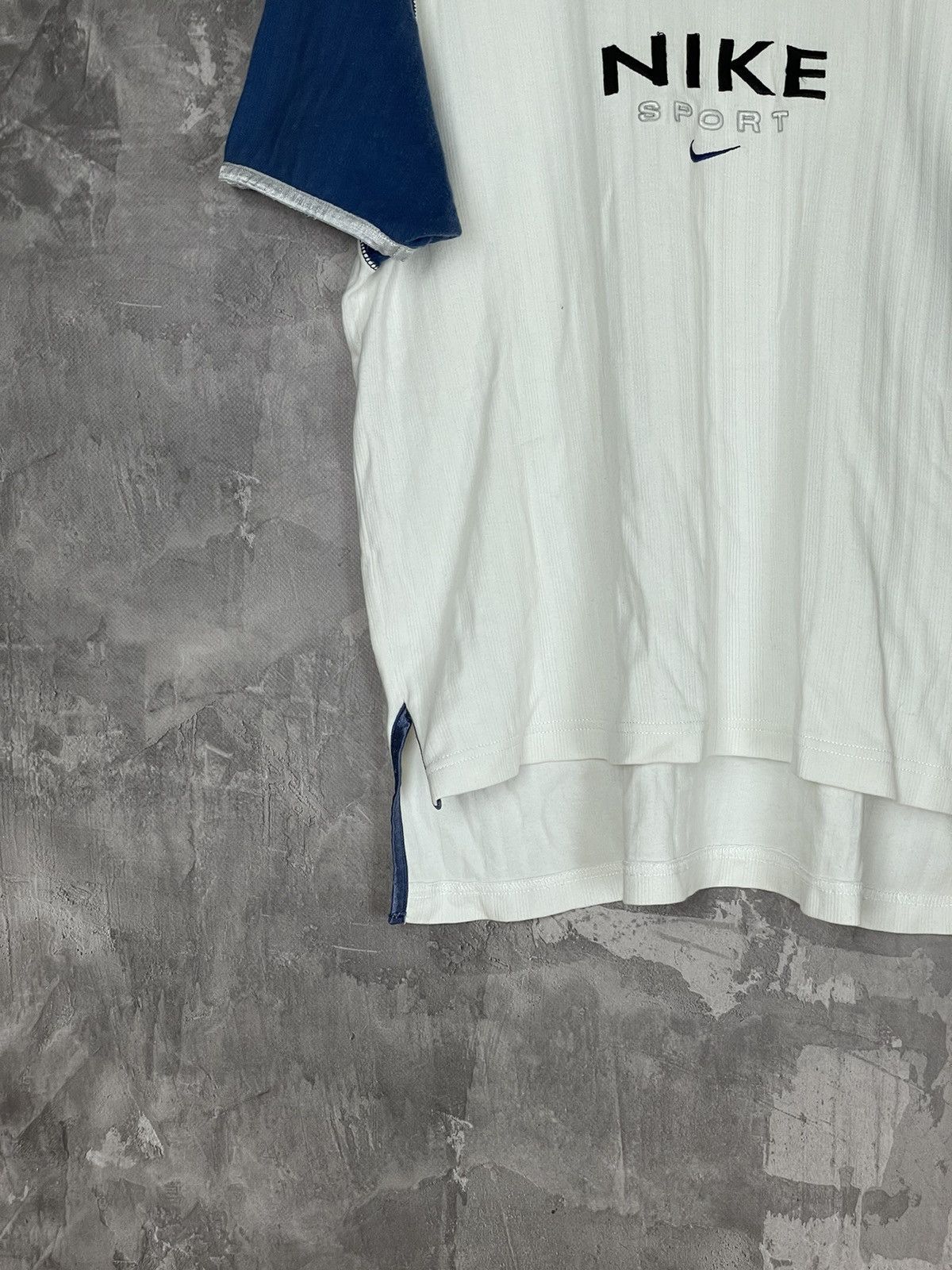 Nike × Vintage Vintage Y2K Nike Center Logo Rare 90s Tshirt Size M / US 6-8 / IT 42-44 - 5 Thumbnail