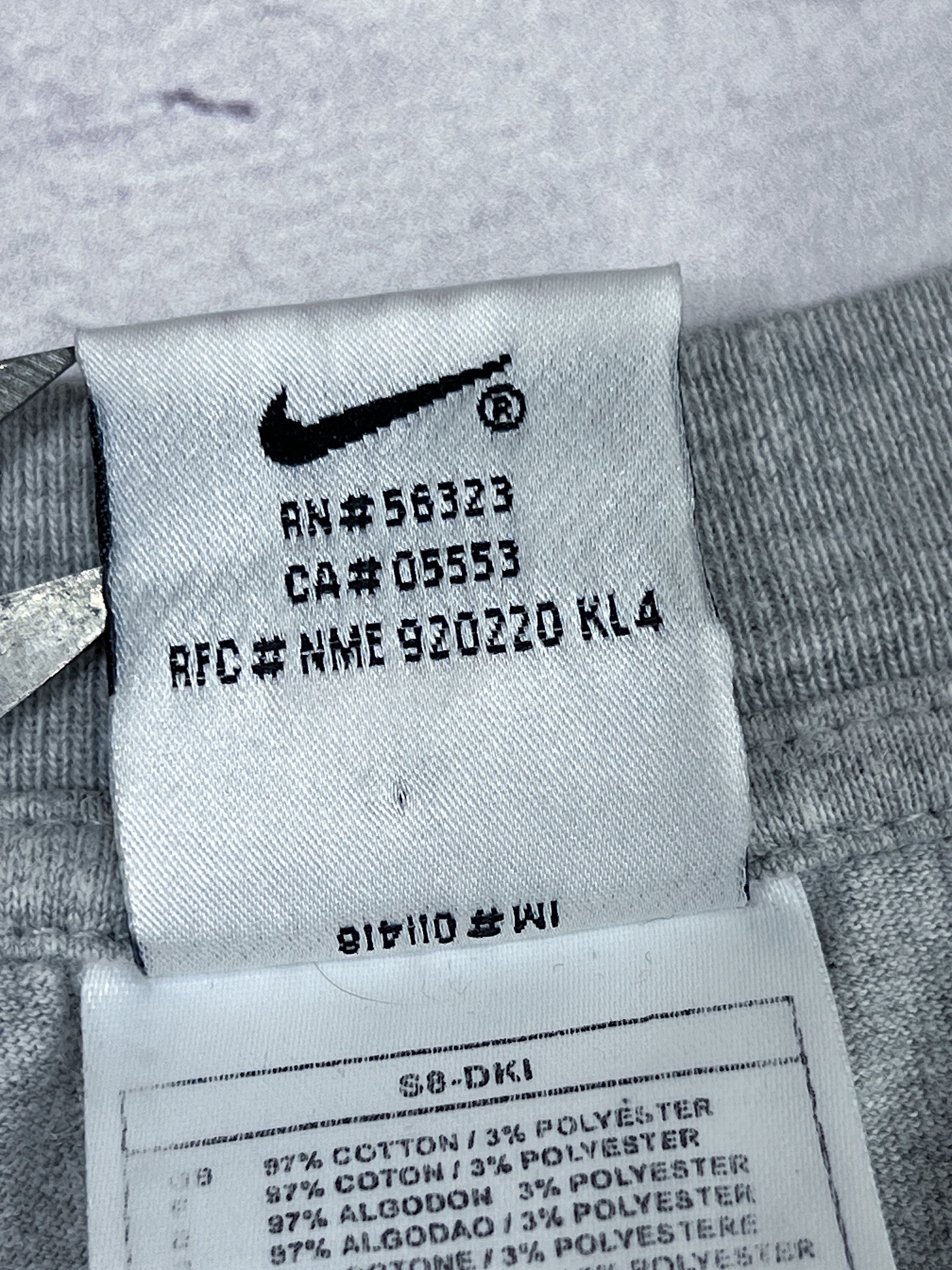 Nike × Vintage Vintage Nike T-Shirt Basketball Big Swoosh Logo Size US M / EU 48-50 / 2 - 7 Thumbnail