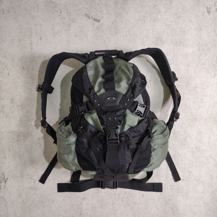 Vintage Oakley Icon 2.0 backpack | Grailed