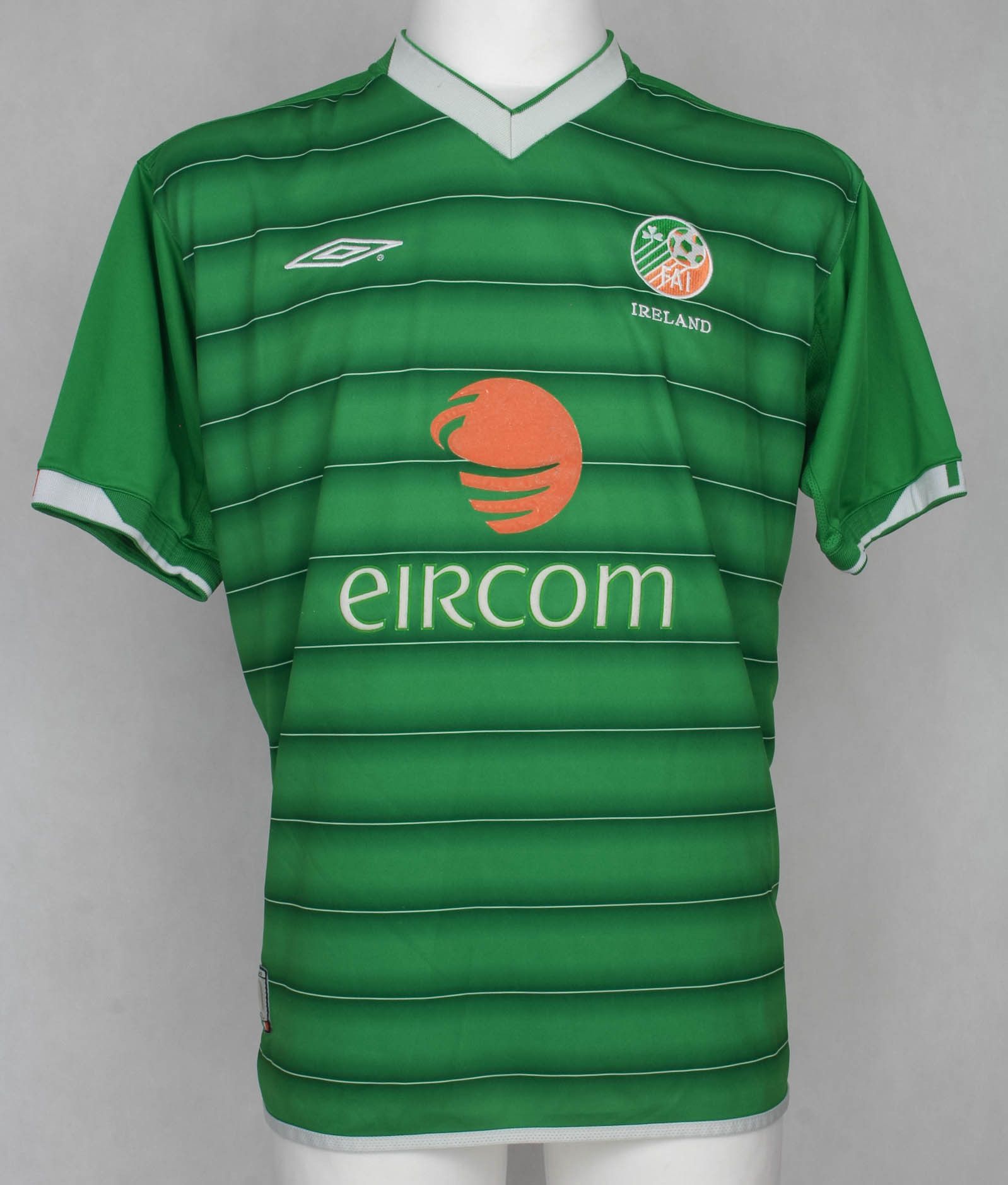 Umbro Umbro Ireland Shirt Jersey Soccer 2003 / 04 size L Size US L / EU 52-54 / 3 - 1 Thumbnail