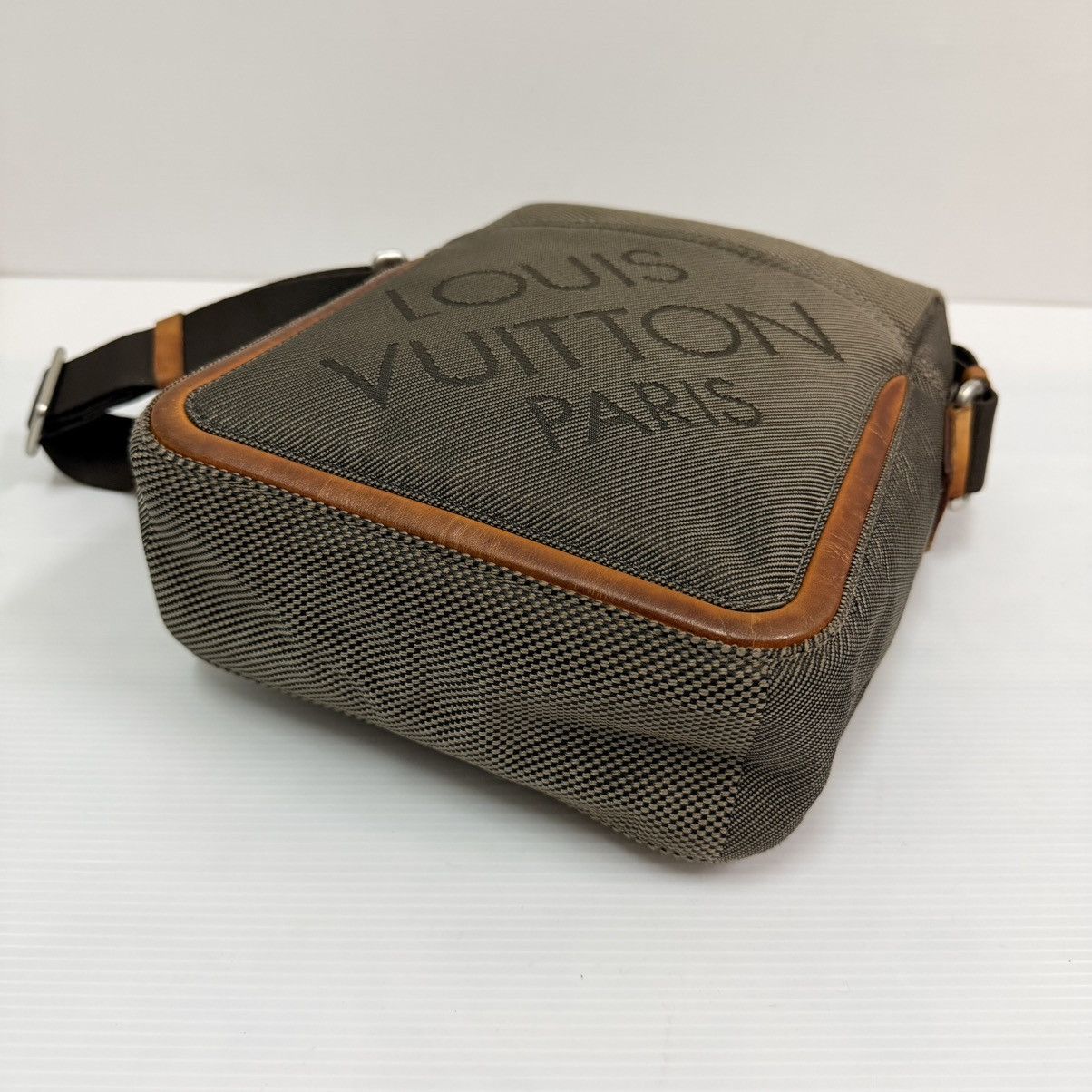 Louis Vuitton Louis Vuitton Canvas Sport Sling Bag Size ONE SIZE - 6 Thumbnail