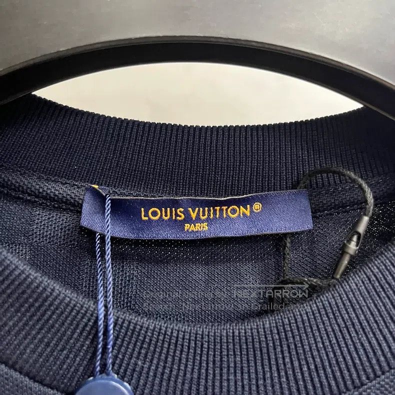Louis Vuitton Louis Vuitton 24 latest blue solid crewneck patch pocket c Size US M / EU 48-50 / 2 - 2 Thumbnail