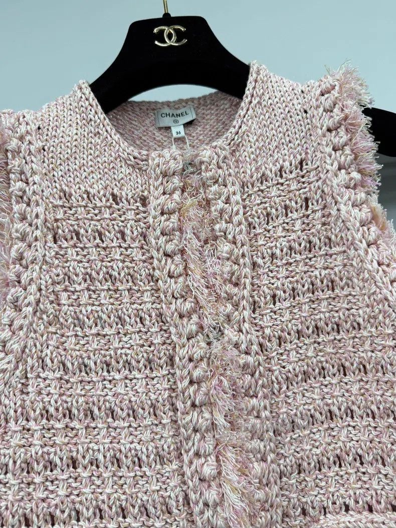 Chanel Chanel 25S pink knitted tassel vest Size XS / US 0-2 / IT 36-38 - 2 Thumbnail