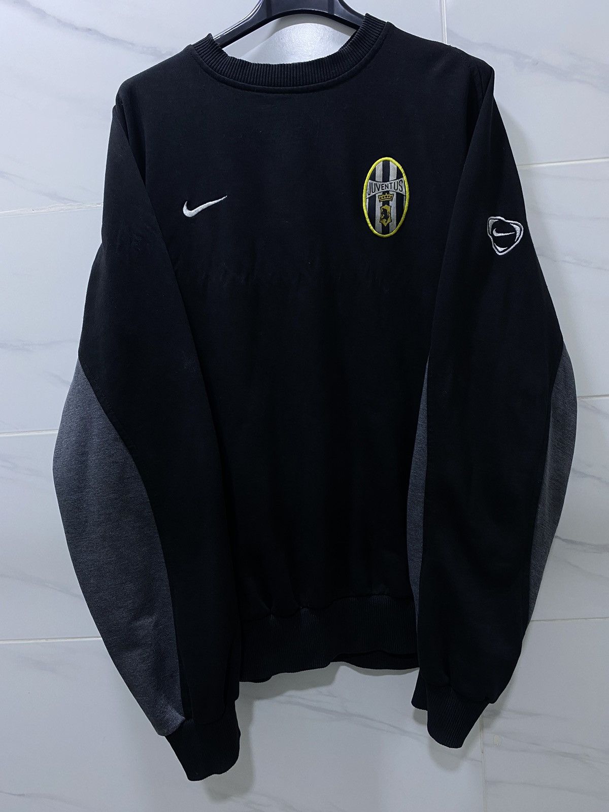 image of Nike Swoosh Juventus Sweatshirt in Black Gray, Men's (Size XL)