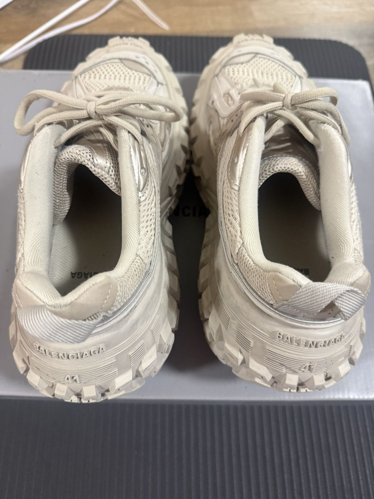 Balenciaga Balenciaga Defender/Bouncer Beige Size US 8 / EU 41 - 4 Thumbnail