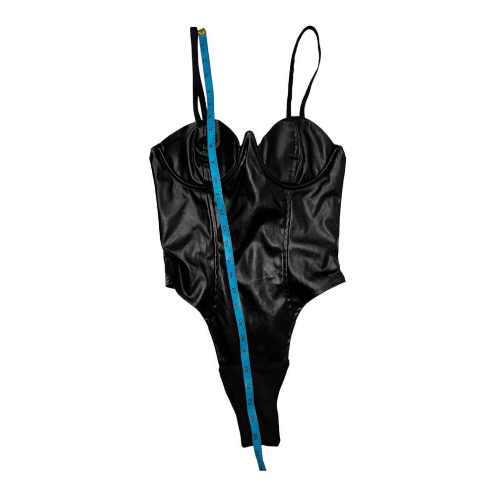 Designer PrettyLittleThing l V Wire Faux Leather Bodysuit Size 0 Size XS / US 0-2 / IT 36-38 - 5 Thumbnail