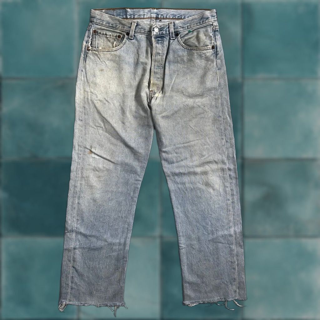 Levi's VINTAGE Levi's 501 Jeans Men Medium Straight Leg 90s Light Wash Blue 33x34 Size US 33 - 1 Thumbnail