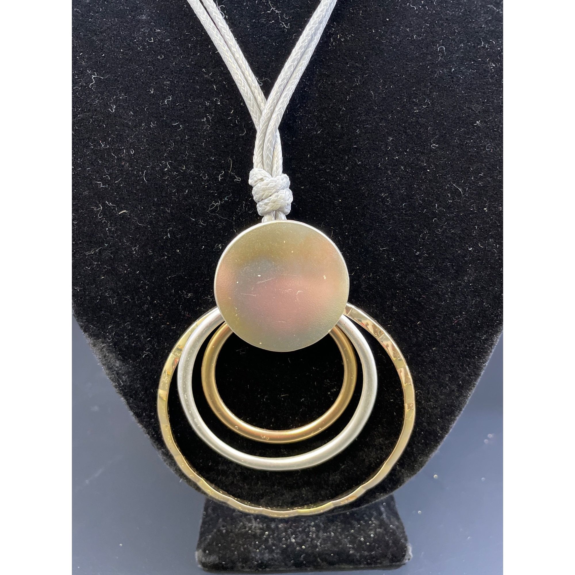 Other Vintage Women's 3 Ring Charmed Gray Rope Necklace 2 toned 20 Size ONE SIZE - 1 Thumbnail