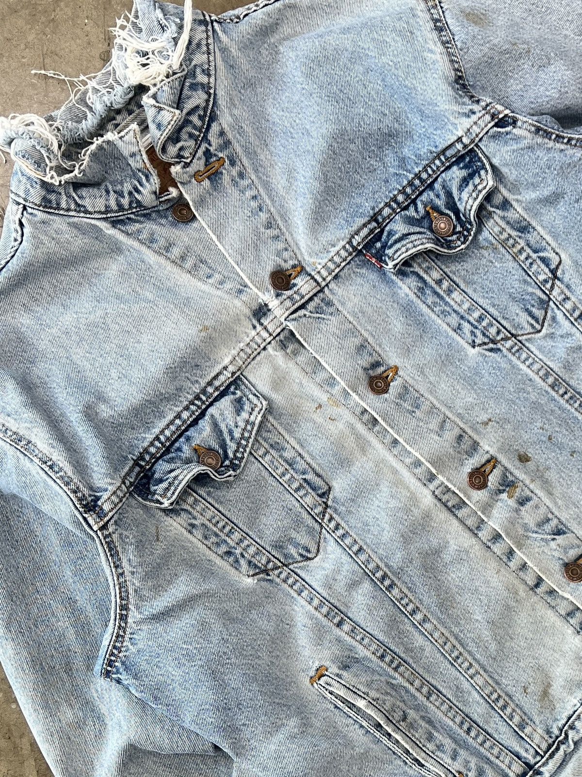 Levi's Vintage Levi's Denim Jacket Distressed Large Size US L / EU 52-54 / 3 - 1 Thumbnail