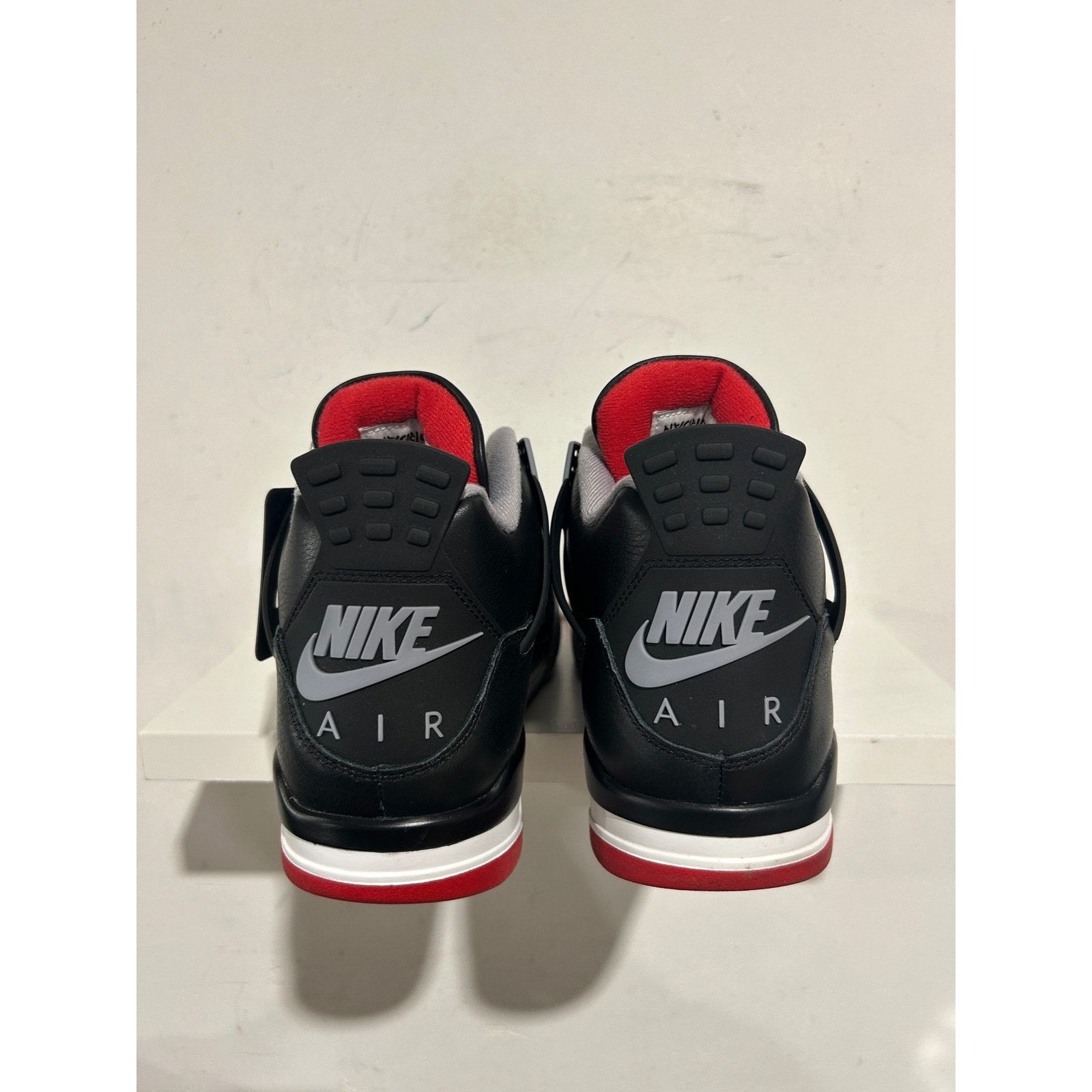 Nike JORDAN 4 RETRO BRED REIMAGINED SIZE 11 PREOWNED Size US 11 / EU 44 - 3 Thumbnail