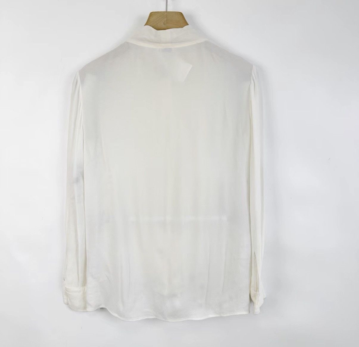 Miu Miu Miu Miu ivory silk palace-style bow tie shirt K12 Size XS / US 0-2 / IT 36-38 - 2 Thumbnail