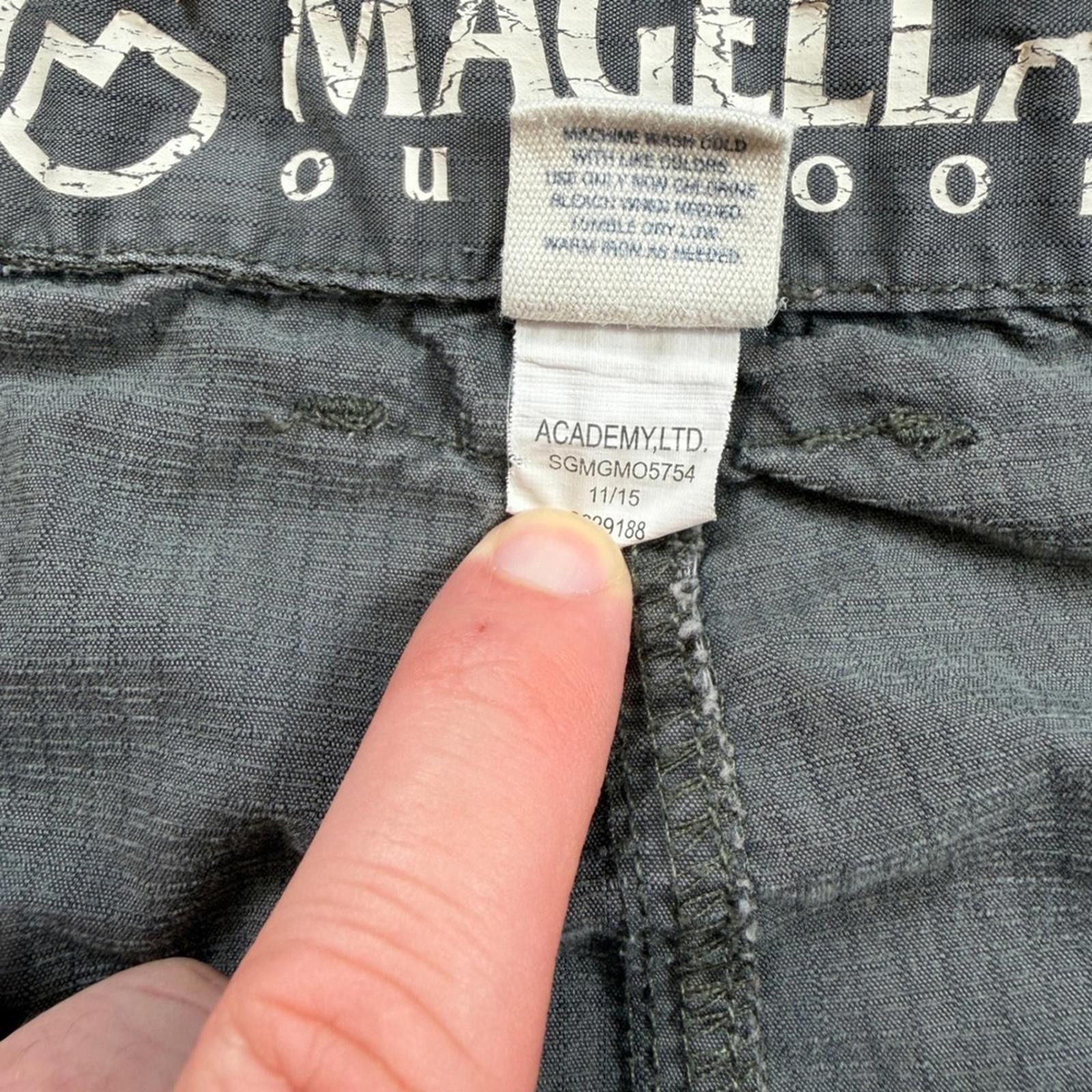 Other Magellan Outdoors Cargo Shorts 42 Grey Ripstop Hiking Mens Size US 42 / EU 58 - 5 Thumbnail