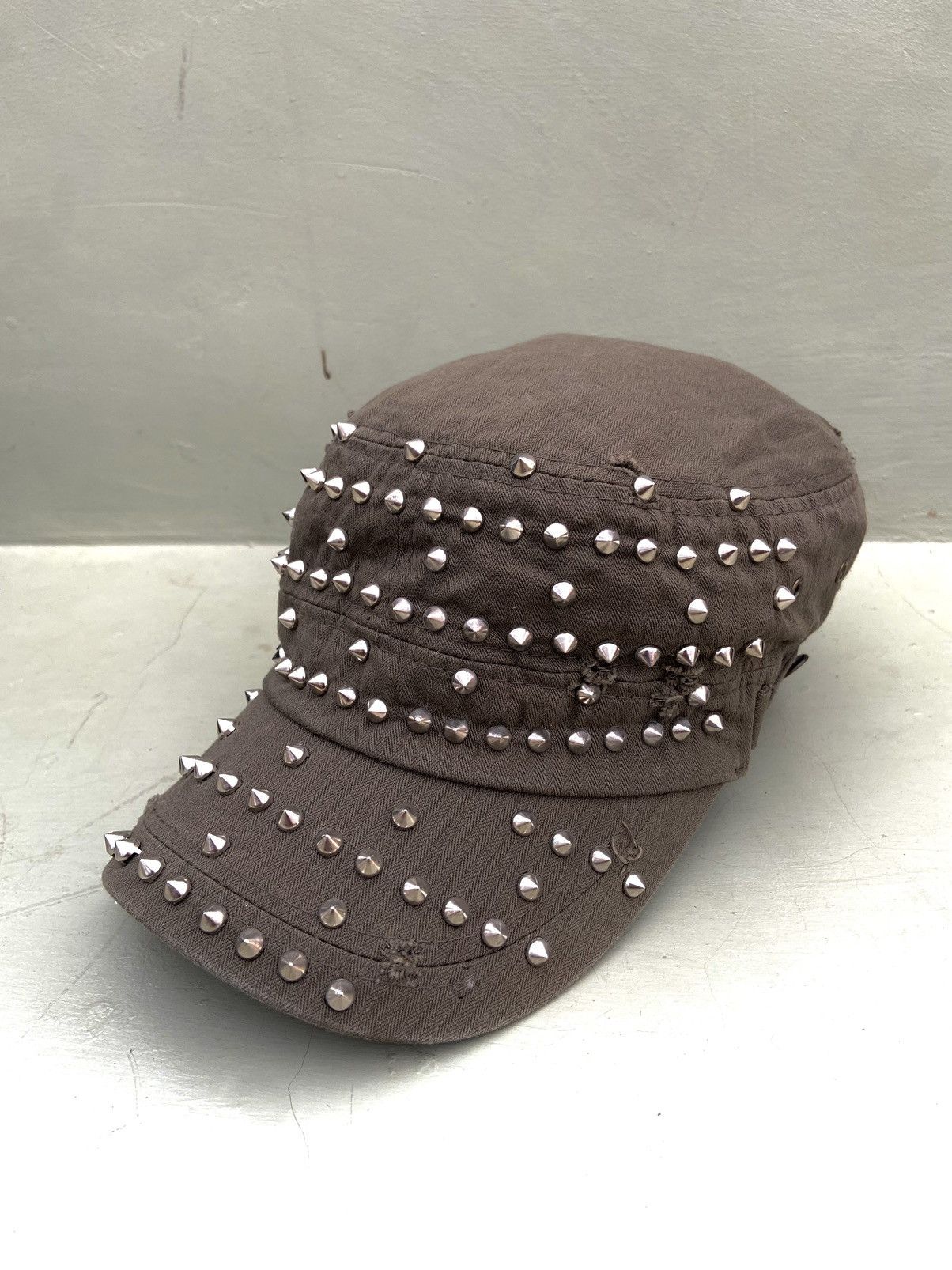 If Six Was Nine 2000s Ifsix punk thorn-studded patrol hat Size ONE SIZE - 3 Thumbnail