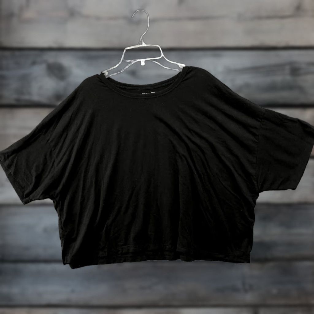 Old Navy Old Navy T-Shirt Cropped Womens LP Black Short Sleeve Crewneck Active Size L / US 10 / IT 46 - 1 Thumbnail