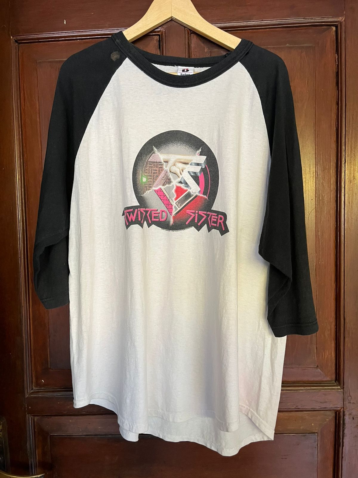 Band Tees Band Tees Twisted Sisters 2008 no backhit raglan tee tshirt Size US L / EU 52-54 / 3 - 1 Thumbnail