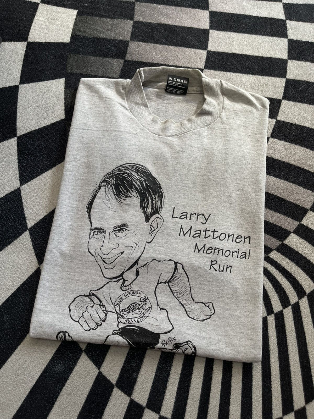 Vintage VTG 1994 Blue Springs Runners Larry Mattonen Caricature Tee Size US L / EU 52-54 / 3 - 1 Thumbnail