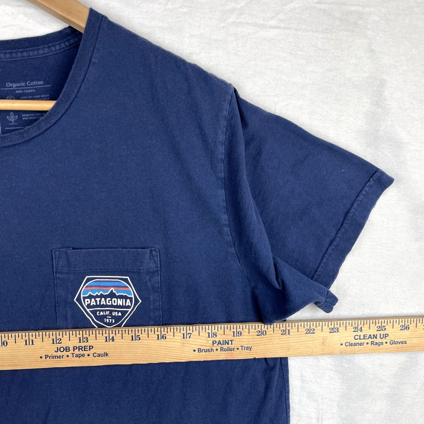 Patagonia Patagonia Shirt Mens Large Navy Blue Organic Cotton Slim Fit Pocket Short Sleeve Shirtfront Pocket Logo Crew Neck T-Shirt Men Vintage? Size US L / EU 52-54 / 3 - 7 Thumbnail