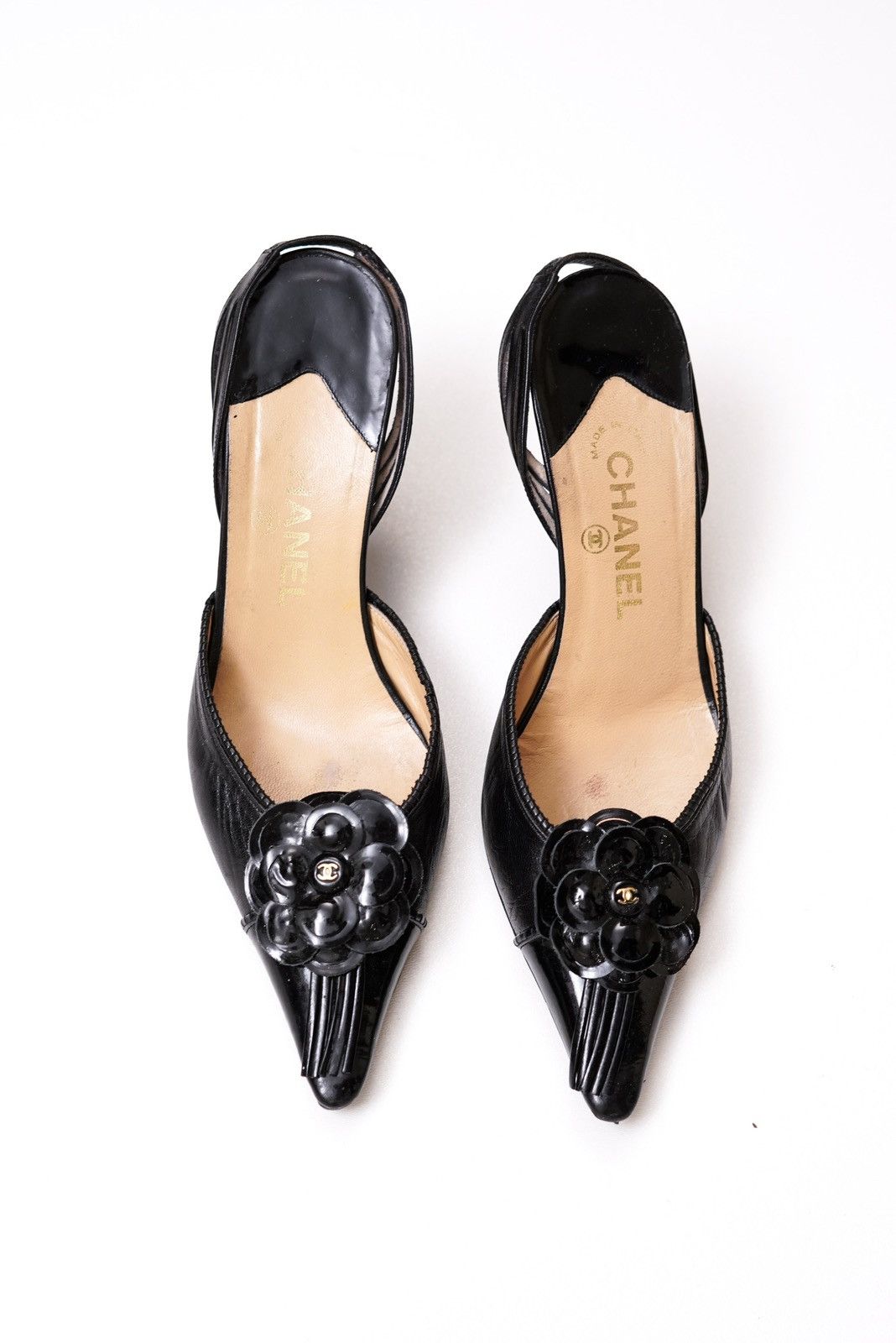 Chanel Chanel Black Patent Leather Camellia Slingback Heels 38.5 Size US 7.5 / IT 37.5 - 4 Thumbnail