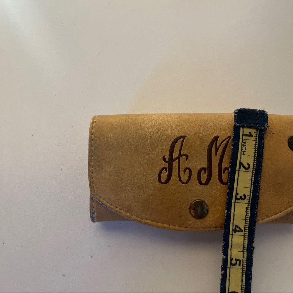 The Unbranded Brand Monogrammed A M Leather Billfold Wallet Clutch Tan Brown Size ONE SIZE - 7 Thumbnail