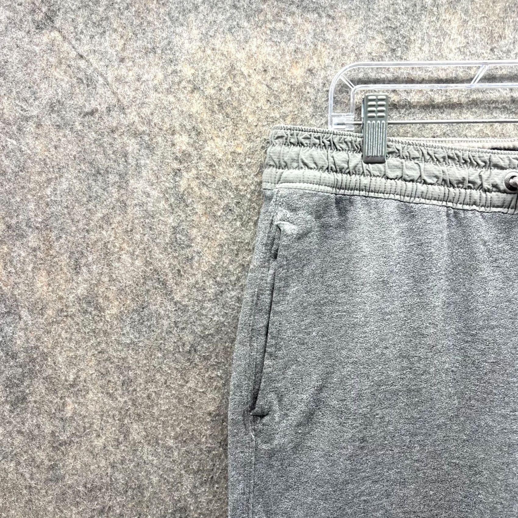 Abercrombie & Fitch Abercrombie & Fitch Sweatpants Women Medium Gray Bootcut Vtg Sweatpants, Regular Fit, 28in Inseam, Cotton, Fleece, 34in Waist, Gray, Ladies, 90s Style Size 32" / US 10 / IT 46 - 4 Thumbnail