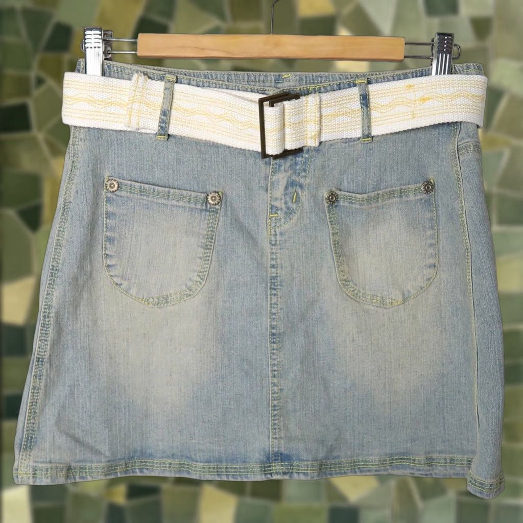 Vintage VINTAGE Y2K Jou Jou light wash blue denim low rise mini skirt S Regular Cotton 1990s Grunge Belt 14" Waist 16" Hip 14.5" Length Mens Women Girls Size 28" / US 6 / IT 42 - 1 Thumbnail