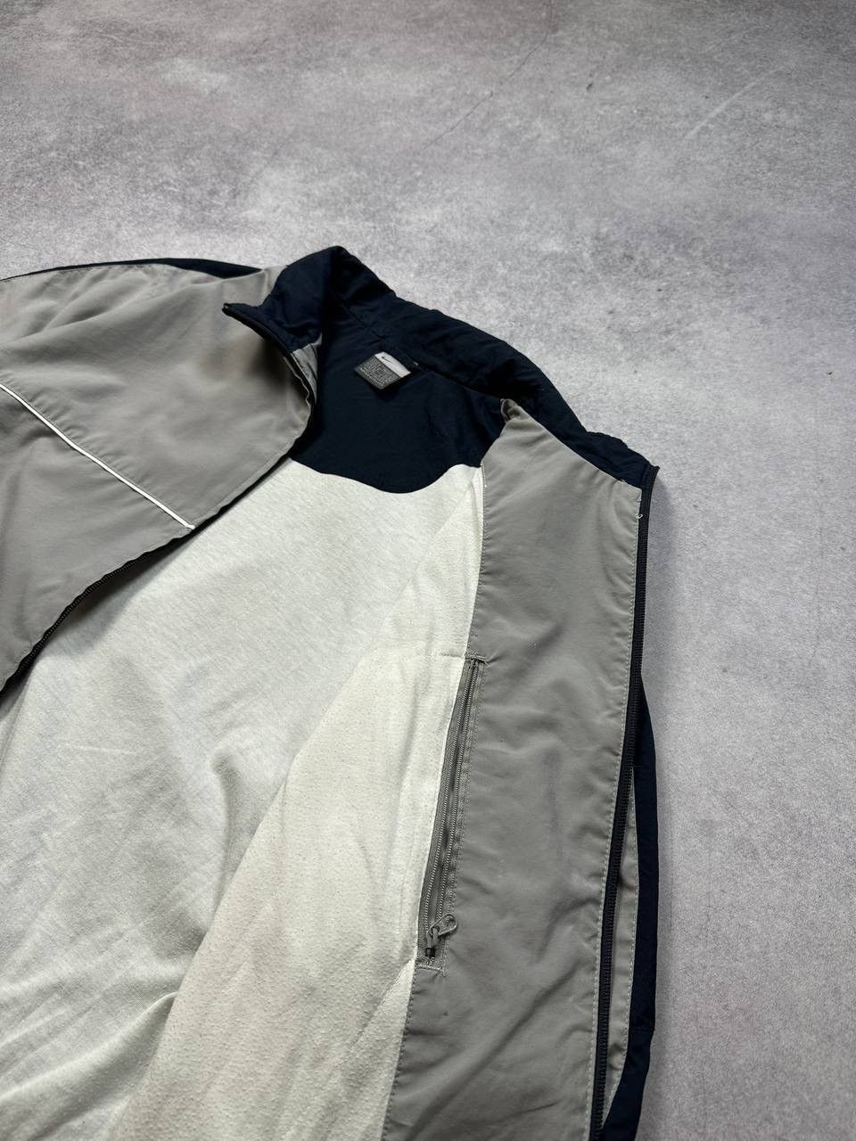 Nike Vintage Nike Nylon Track Jacket, Size M – Classic Sportswer Size US M / EU 48-50 / 2 - 4 Thumbnail
