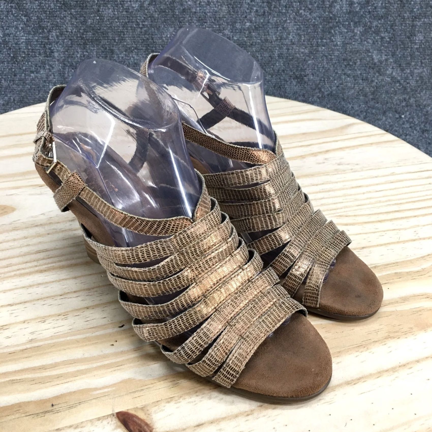Vintage Aerosoles Energinic Slingback Heels Womens 9.5 Gold Fabric Peep Toe Cone Heel Buckle Block Heel Shoes Size US 10 / IT 40 - 3 Thumbnail
