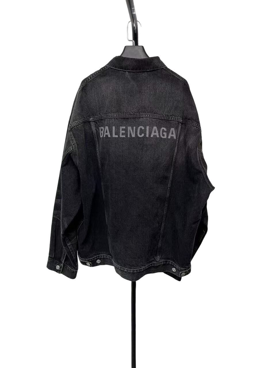 Balenciaga Balenciaga Back Logo Denim Jacket US S Size US S / EU 44-46 / 1 - 1 Thumbnail