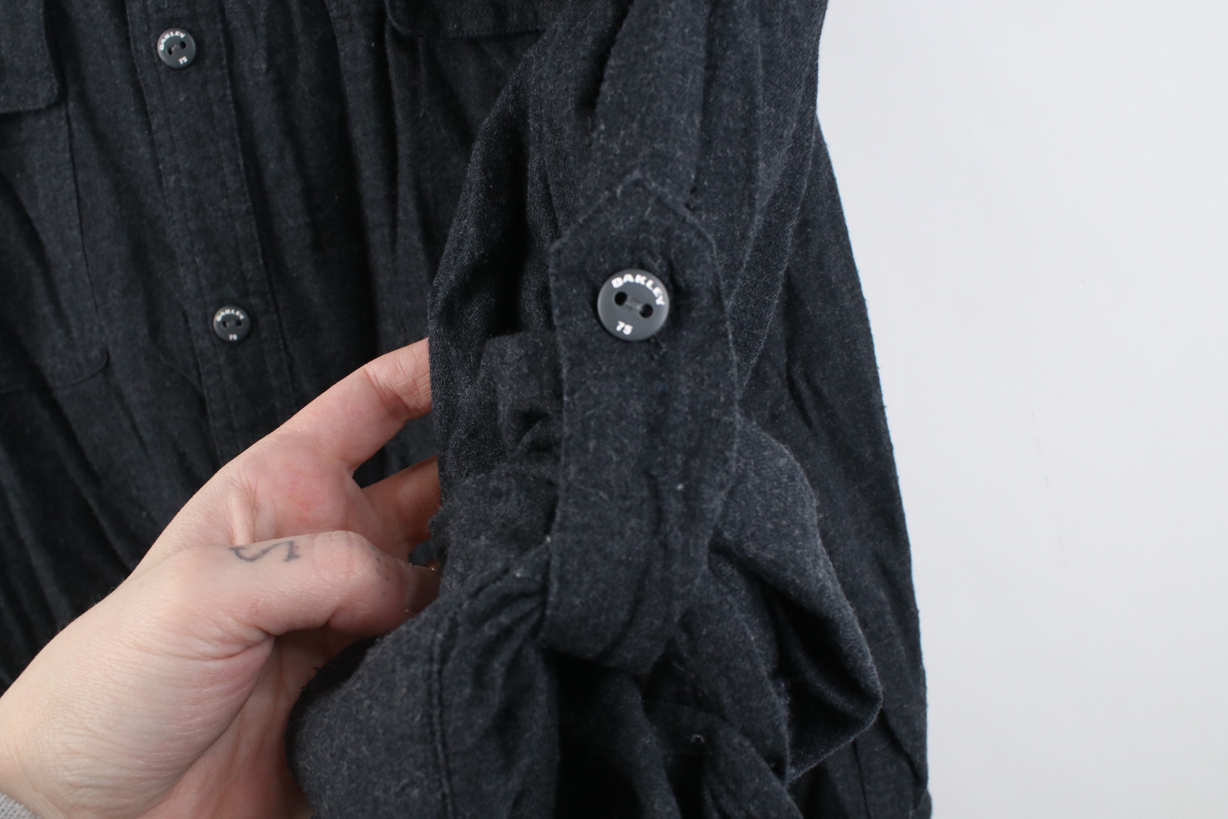 Oakley Vintage Oakley Flannel Collared Button Shirt Charcoal Gray Size US XL / EU 56 / 4 - 10 Thumbnail