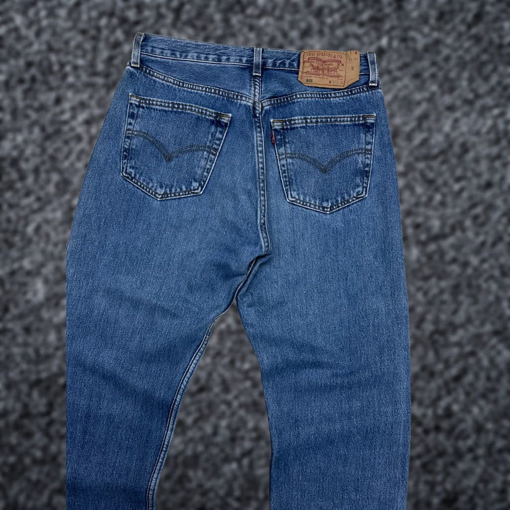 Levi's Levi's 501 Jeans Mens Denim Pants 90s Vintage Size 33 Blue Regular Straight Button 34 Inseam 33 501 Series Size US 33 - 1 Thumbnail