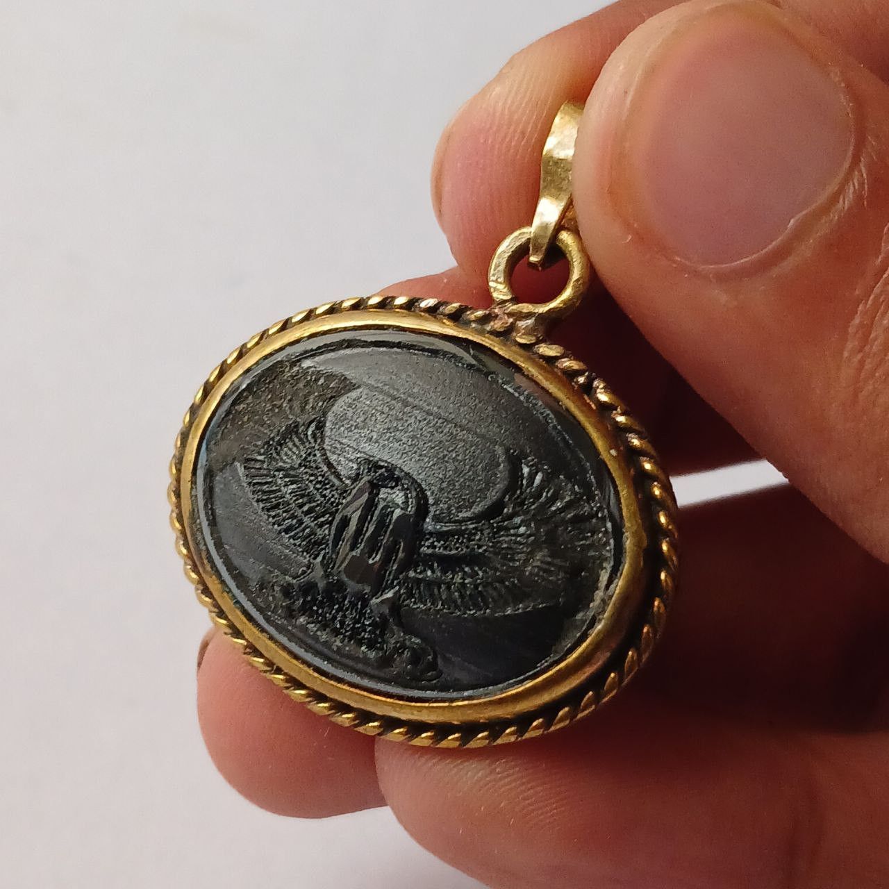 Vintage Vintage brass pendant with engraved eagle design Size ONE SIZE - 8 Thumbnail