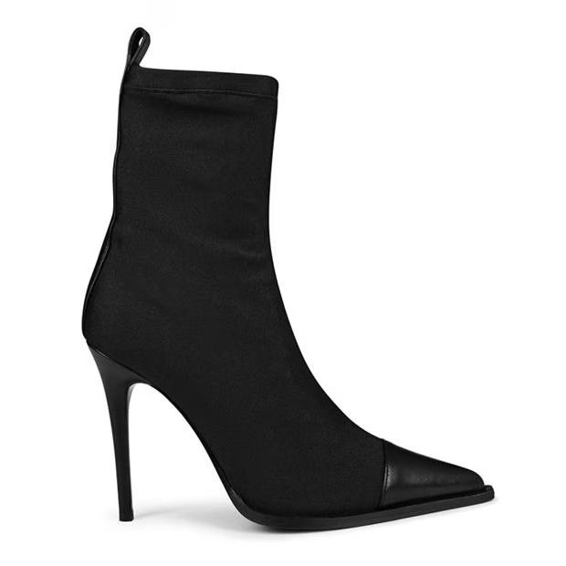 o1g2r1mq0824 Boots in Black