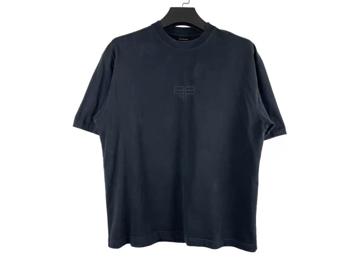 Balenciaga Balenciaga FW23 Embroidered BB Short Sleeve J31 Size US S / EU 44-46 / 1 - 1 Thumbnail