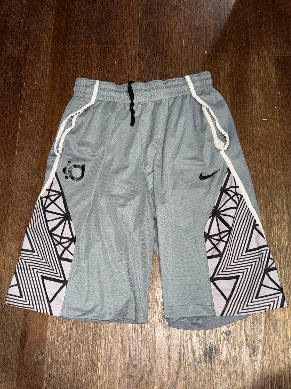 Nike Vintage Nike KD Mesh Hoop Shorts Basketball Mens Sz M Rare Size US 32 / EU 48 - 2 Thumbnail