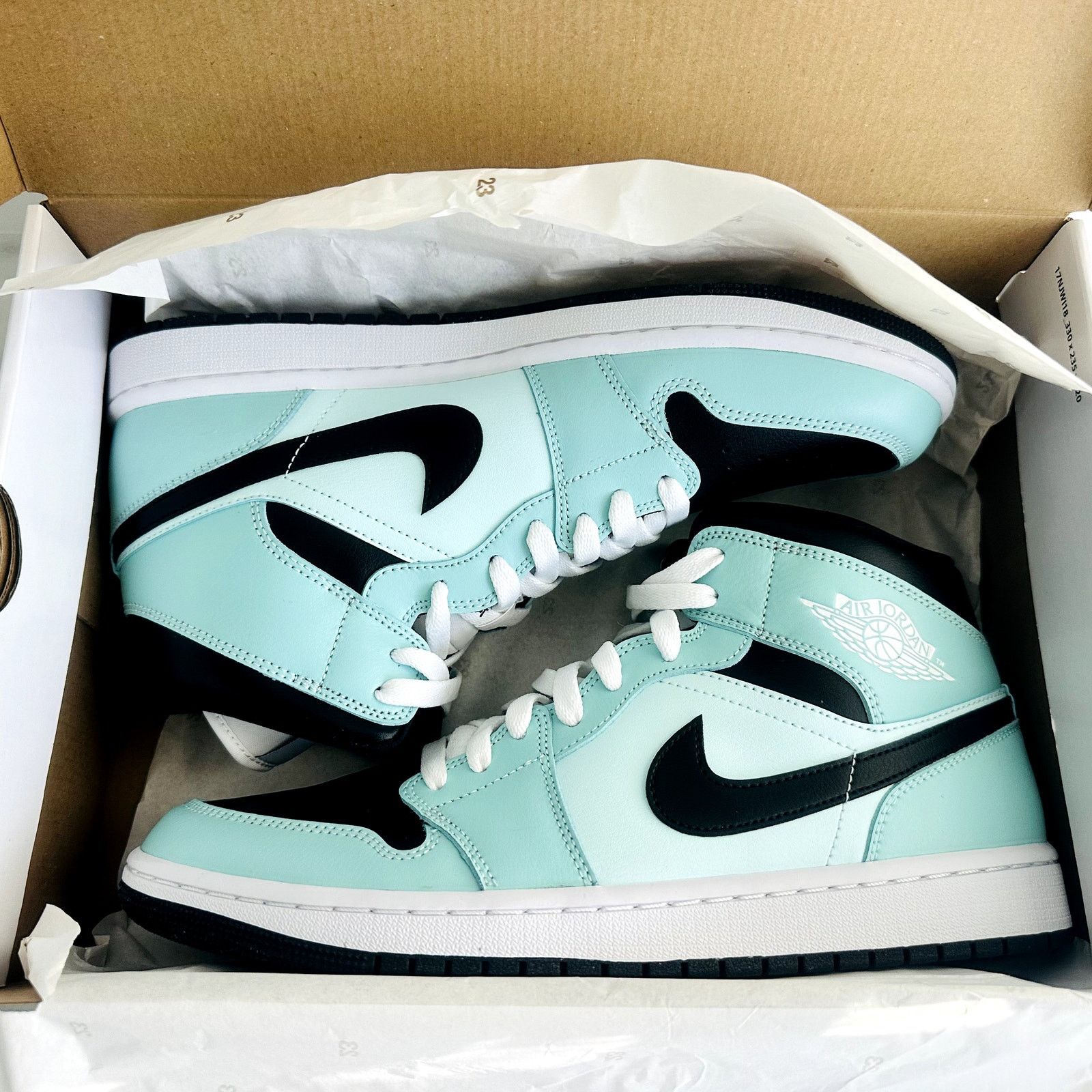 Nike Nike Womens Air Jordan 1 Mid Light Dew/Teal Mint/Noir 12 NEW Size US 12 / IT 42 - 11 Thumbnail