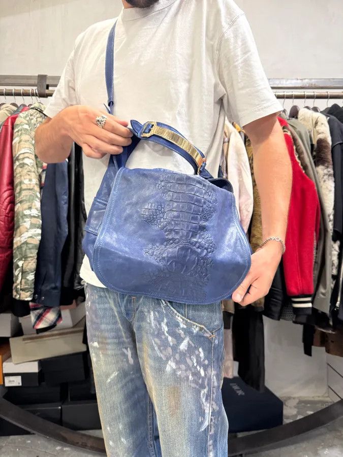 Roberto Cavalli 2000s Roberto Cavalli Blue Leather Crocodile Effect Handle Bag Size ONE SIZE - 3 Thumbnail