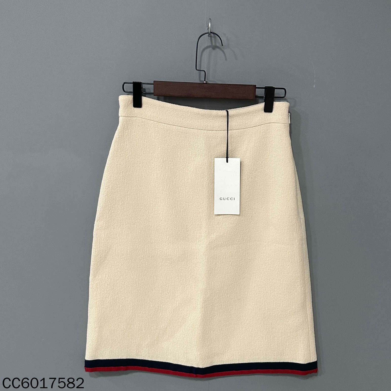 Gucci Gucci Striped White Skirt 30 Women Size 30" / US 8 / IT 44 - 1 Thumbnail