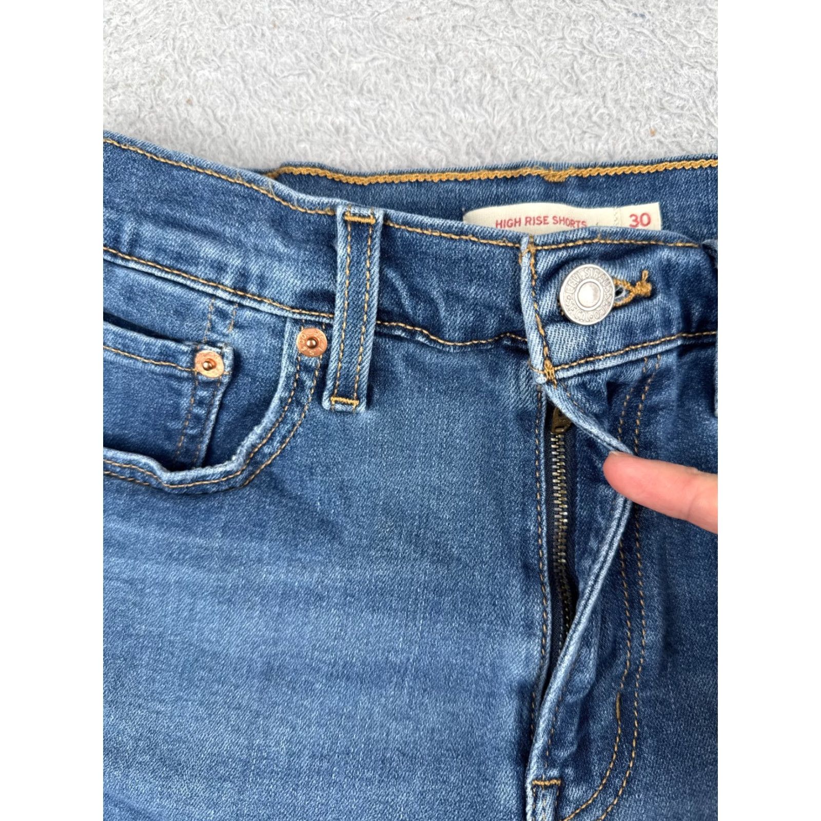 Levi's Levi's Women's Denim Shorts 30 High Rise Cut-Off Blue Distressed Cotton Casual Spring Summer Women's Size 30" / US 8 / IT 44 - 6 Thumbnail
