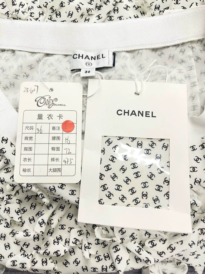Chanel Chanel Beach series full logo petal skirt Size 24" / US 00 / IT 34 - 4 Thumbnail
